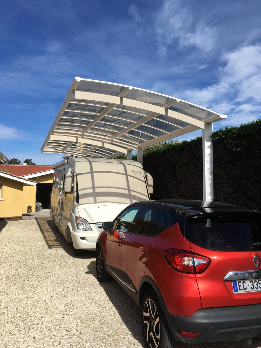 Installation d'un carport sur mesure pour camping-car à Gujan-mestras