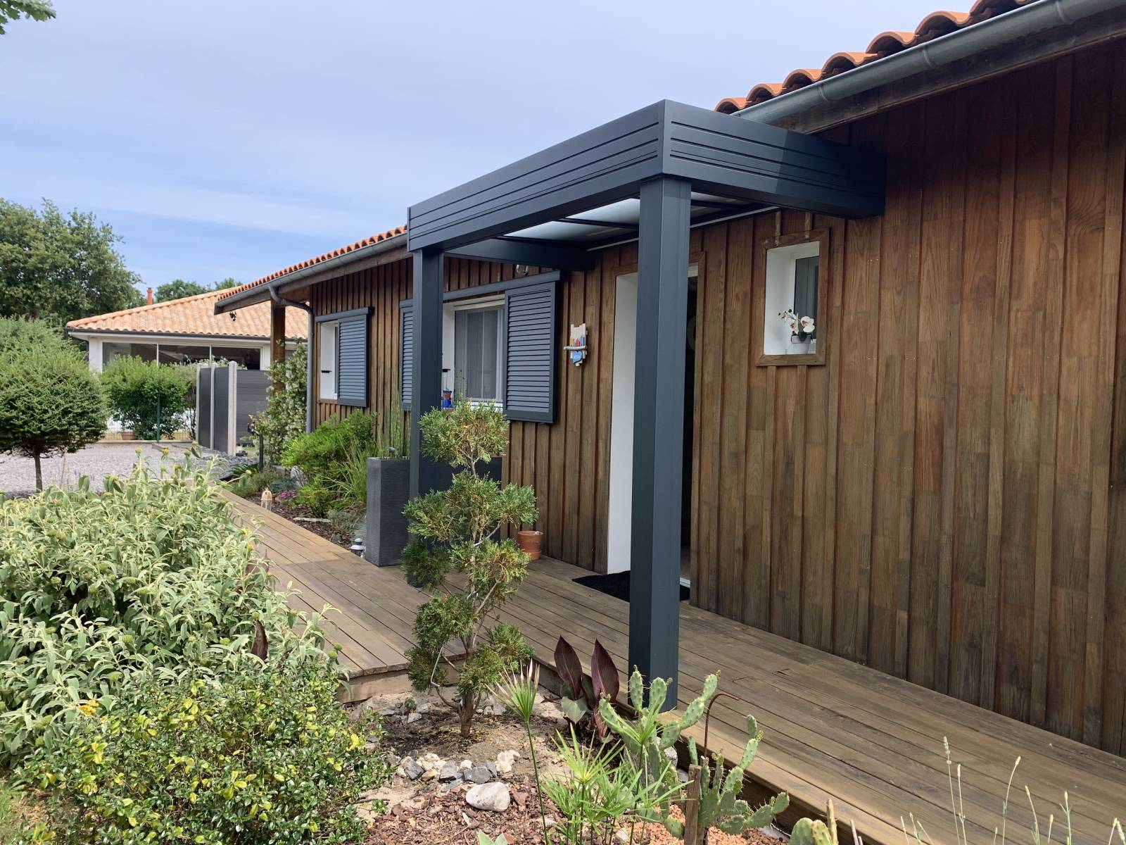 Comment protéger son entrée avec une marquise auvent Aluminium sur mesure à Sanguinet