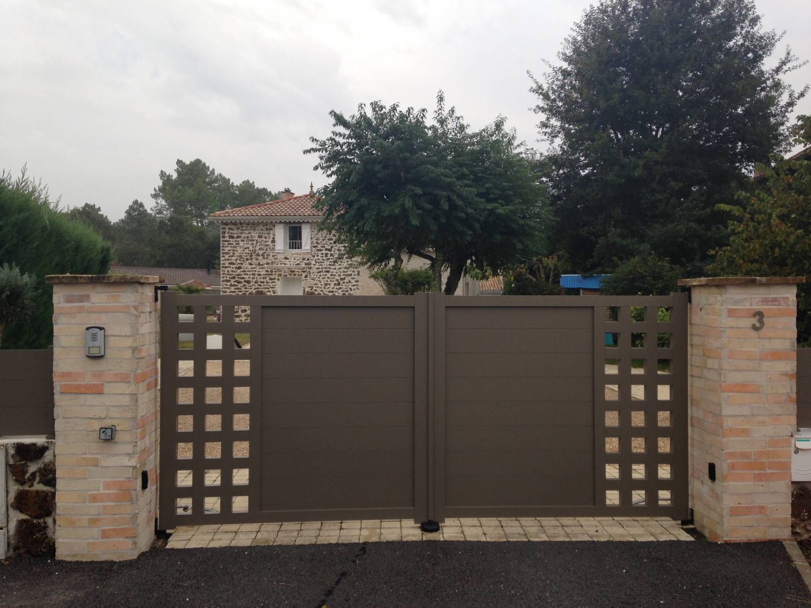 Spécialiste dans la conception et l'installation de portail battant à Belin beliet