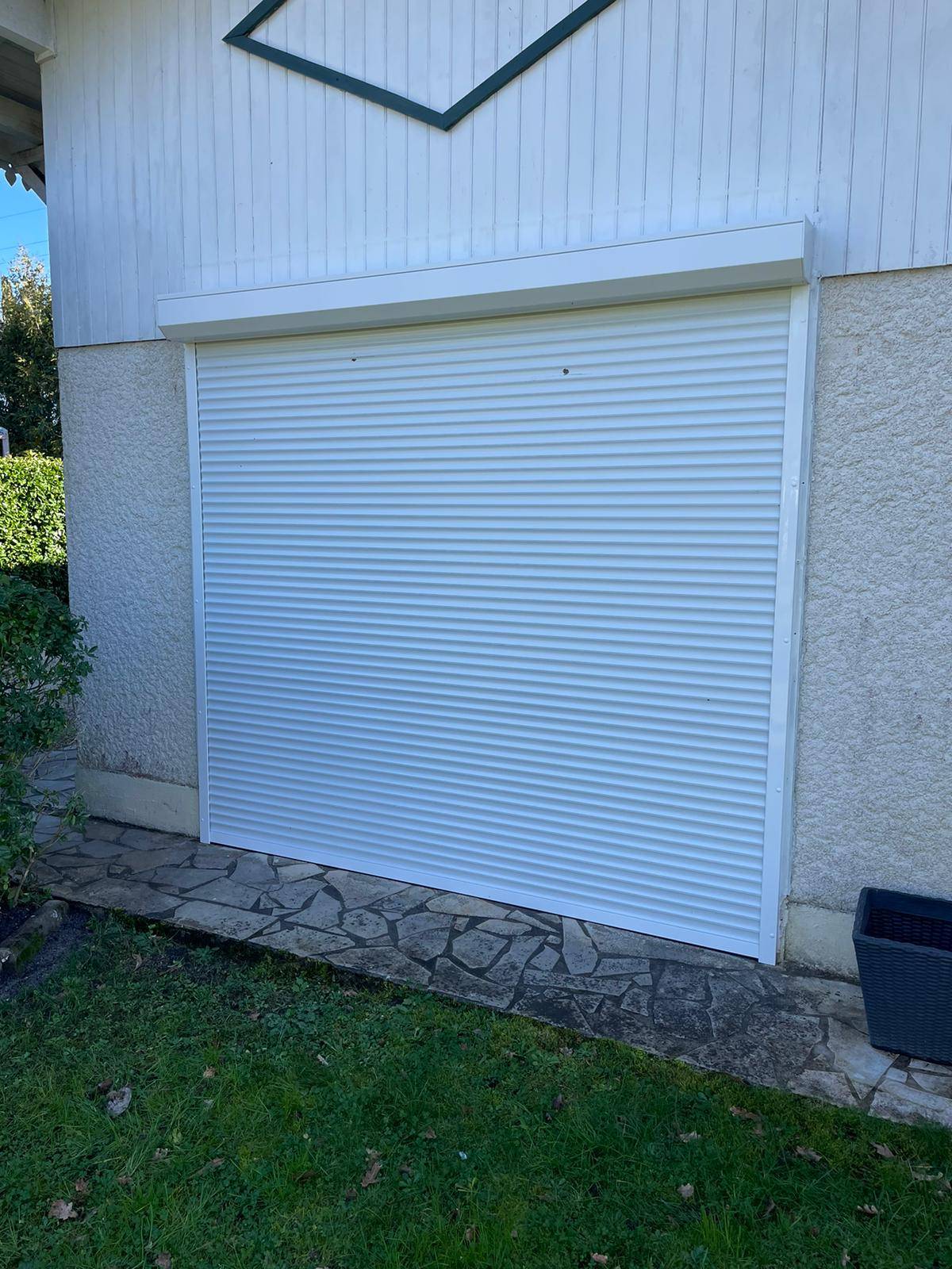Installation d'un volet roulant de rénovation aluminium électrique à Andernos
