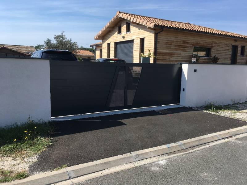 Fabrication d'un portail coulissant et portillon avec tôle microperforée à Biganos