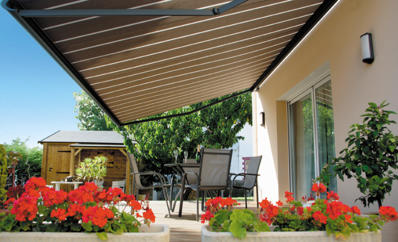 Store banne coffre motorisé à Salles